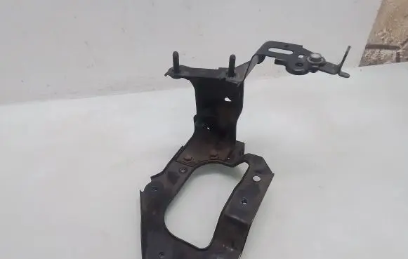 Toyota Auris 150 Other engine bay part