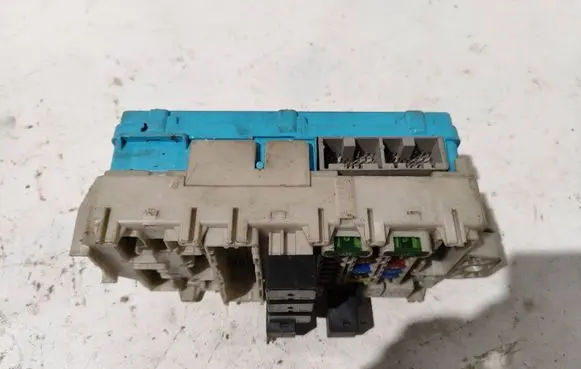Mitsubishi Outlander Fuse box set MR5878 301151049