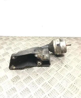 Volkswagen PASSAT B5.5 Engine mount bracket 8D0199307