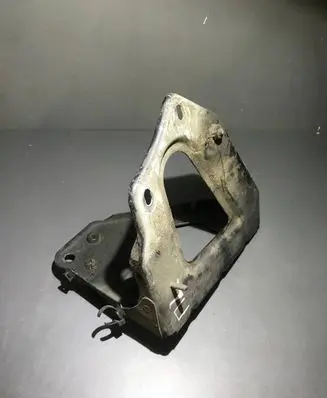 Fender mounting bracket
