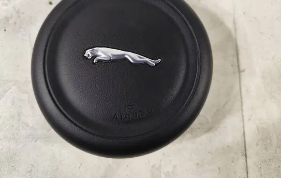 Jaguar XE Steering wheel airbag cover 3084485