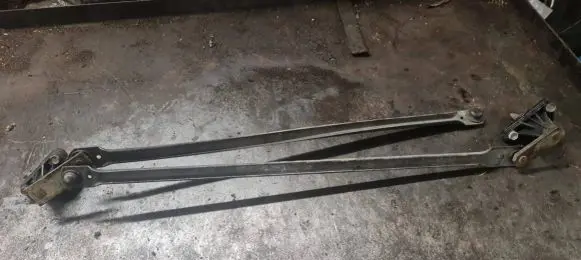 Volvo S40, V40 Front wiper linkage 