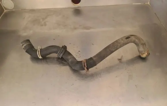 Peugeot 207 CC Engine coolant pipe/hose