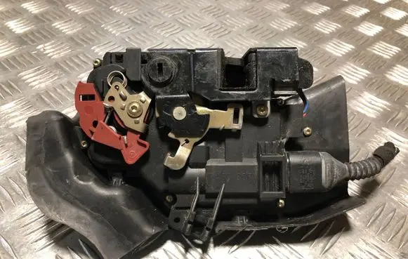 Audi A4 S4 B6 8E 8H Rear door lock 8E0839350