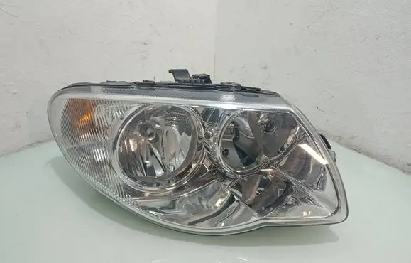 Chrysler Voyager Headlight/headlamp 084331105R 200712