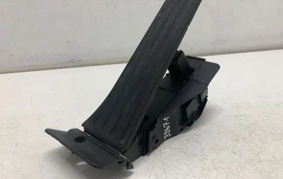 BMW 2 F46 Accelerator throttle pedal 6889822 214907