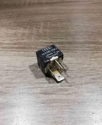 Audi A4 S4 B5 8D Other relay 443951253J 899511 213