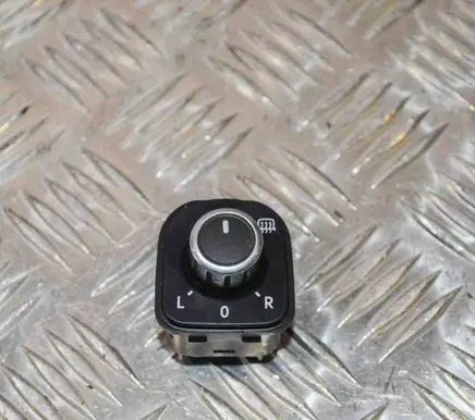 Volkswagen PASSAT B6 Wing mirror switch