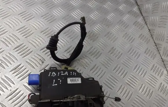 Seat Ibiza III (6L) Rear door lock 839015AN