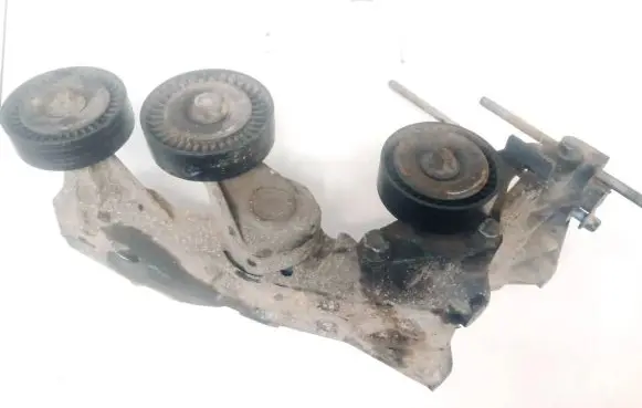 Mercedes-Benz A W169 Engine mounting bracket a6402021040
