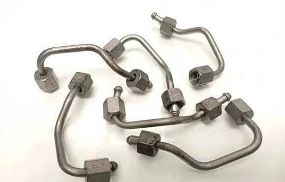 Fuel injector supply line/pipe
