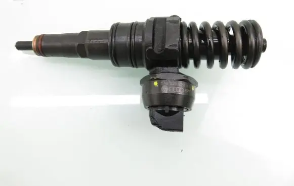 Volkswagen Golf V Fuel injector 0414720215 038130073AG