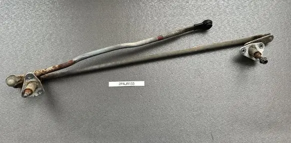 Mitsubishi Pajero Front wiper linkage and motor MB623301