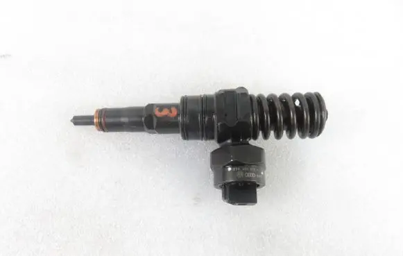 Audi A4 S4 B5 8D Fuel injector 0414720007 038130073F