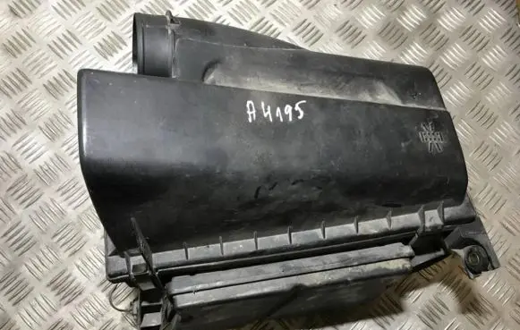 Mitsubishi Carisma Air filter box 30855927 mb957382