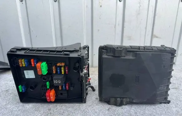 Skoda Yeti (5L) Fuse module 1K0937125