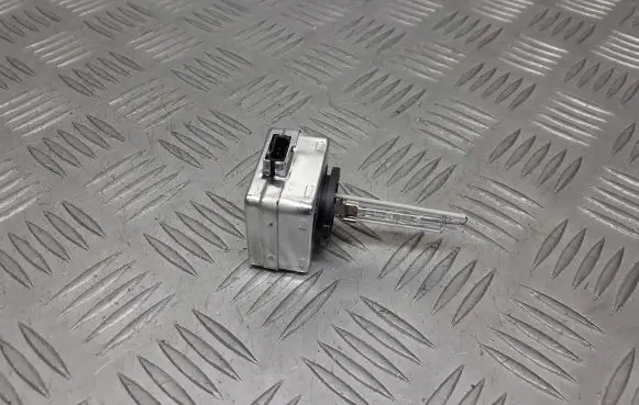 Audi A4 S4 B6 8E 8H Voltage converter/converter module 78-0114