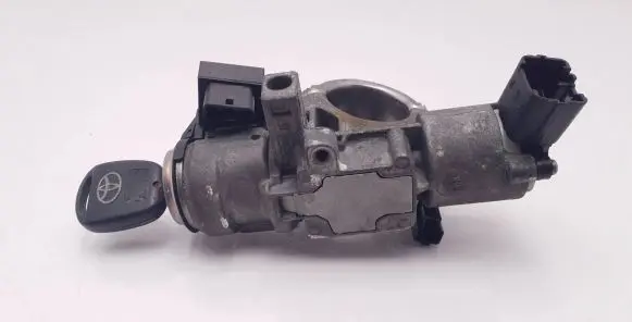 Toyota Avensis T250 Ignition lock N0501517