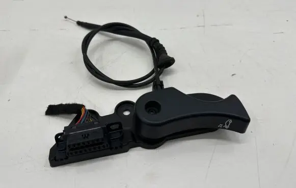 BMW 1 F20 F21 Engine bonnet (hood) release handle 7221913
