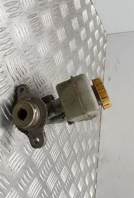 Subaru Outback Master brake cylinder