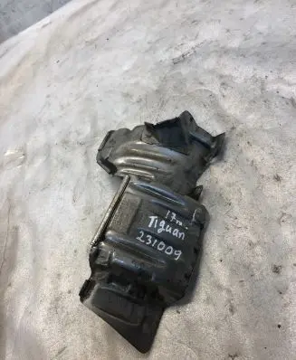 Volkswagen Tiguan Heat shield in engine bay 06k129597c