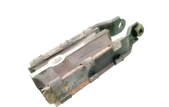Volvo V70 Engine mount bracket 8G9N6P082BA