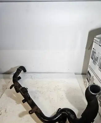 Opel Zafira B Engine coolant pipe/hose 55200401
