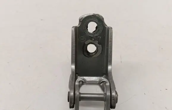 Nissan Juke II F16 Rear door lower hinge