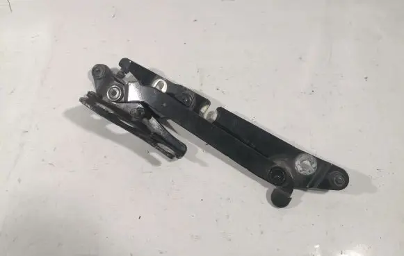 Audi A4 S4 B7 8E 8H Tailgate/trunk/boot hinge 8H0827001