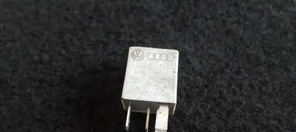 Volkswagen PASSAT B6 Other relay 1K0951253 0332011100