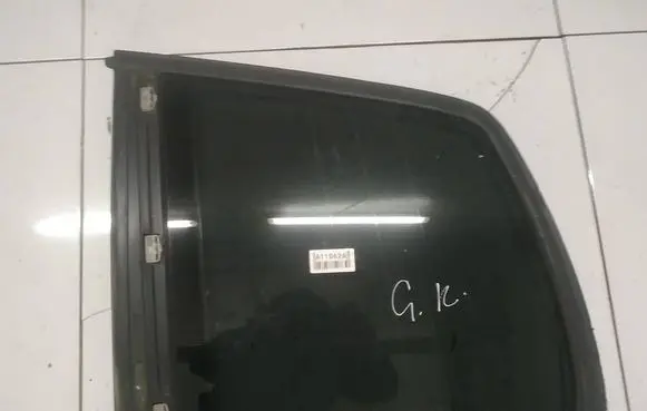 Volkswagen Touran I Rear side window AS2