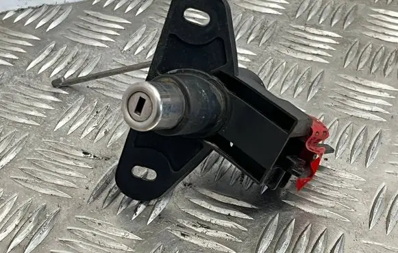Loading door lock