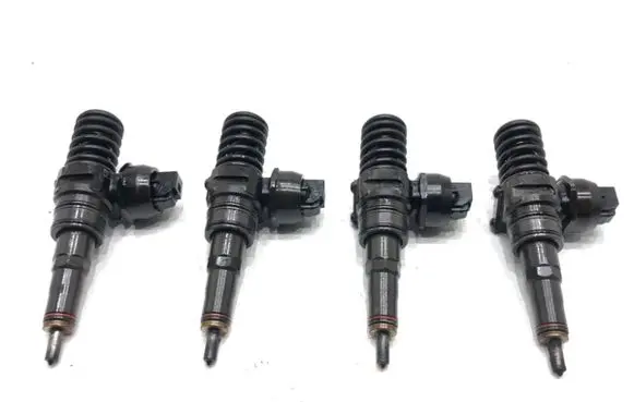Volkswagen Golf V Fuel injectors set 038130073BN