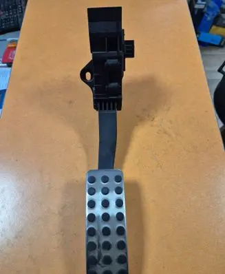 Mercedes-Benz B W246 W242 Accelerator throttle pedal A2463001604 1604