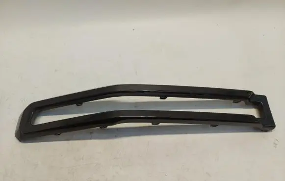 Front bumper splitter molding