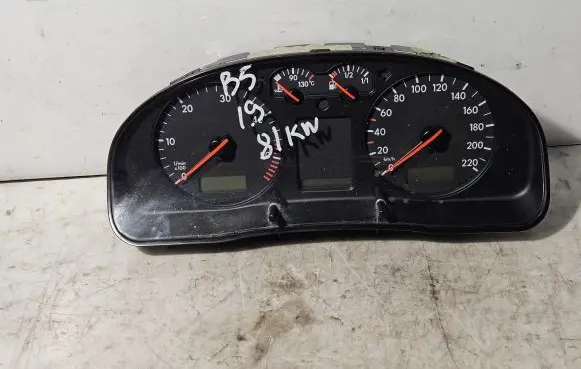 Volkswagen PASSAT B5 Speedometer (instrument cluster) 3B0919861K
