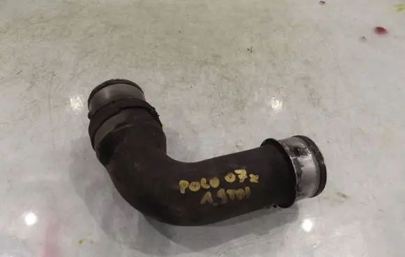 Volkswagen Polo IV 9N3 Coolant pipe/hose 