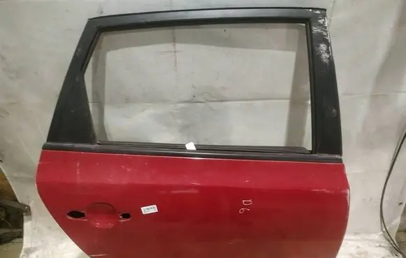 Hyundai i30 Rear door RAUDONOS