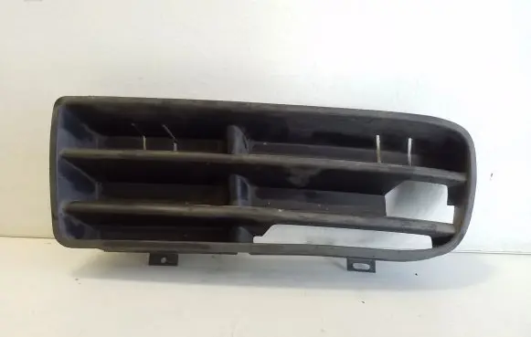 Volkswagen Golf IV Front bumper lower grill 1J0853665B