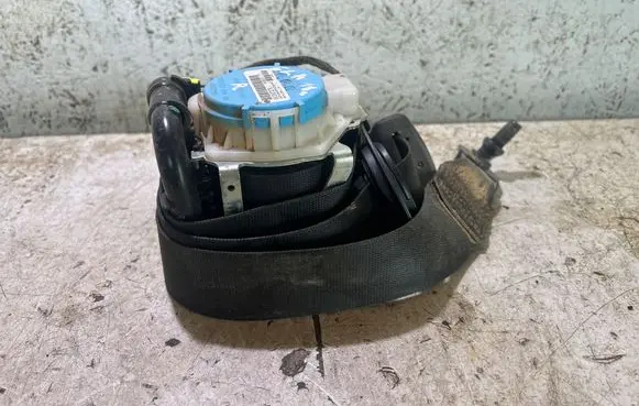 Mercedes-Benz GLA W156 Front seatbelt KR1DK87278 3063555
