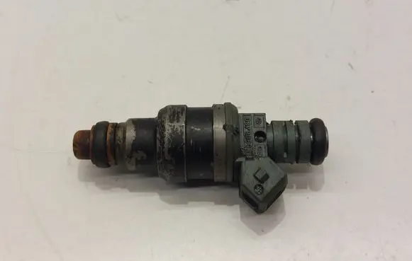 Volkswagen Golf II Fuel injector 037906031