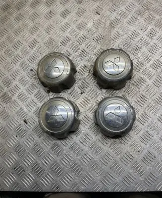 Mitsubishi Pajero Sport I Original wheel cap MB816581