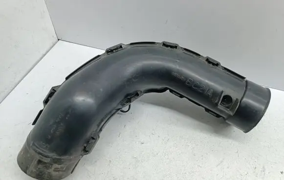 Air intake hose/pipe