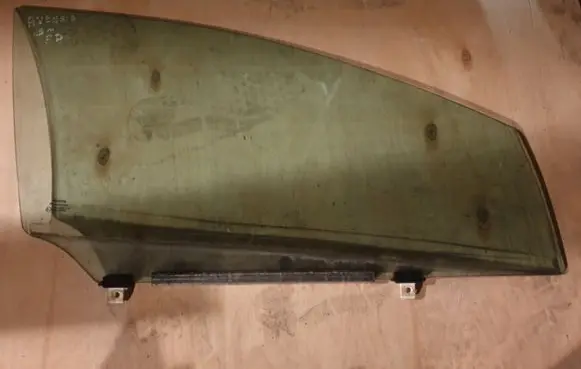 Toyota Avensis T270 Front door window glass four-door