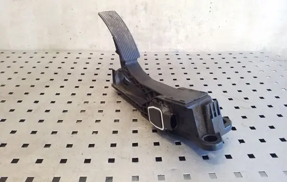 Mercedes-Benz ML W164 Accelerator throttle pedal A1643000004