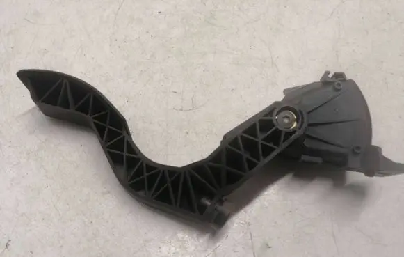 Audi A4 S4 B5 8D Accelerator throttle pedal 8D1723523F 6PV00837602