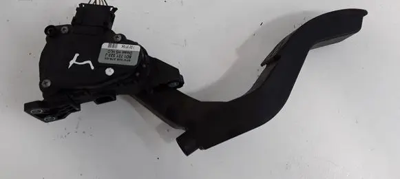 Volkswagen PASSAT B5.5 Accelerator throttle pedal 8D1721523J