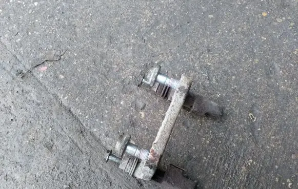 Peugeot 407 Brake caliper pad carrier rear 
