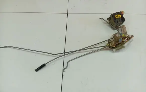 Chevrolet Spark Front door lock 