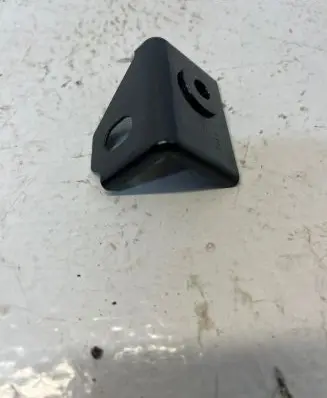 Fender mounting bracket